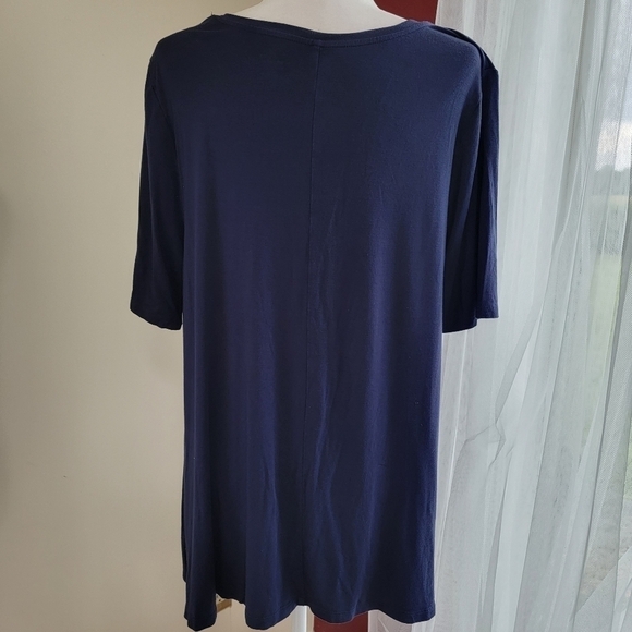 Lane Bryant Navy Blue V-neck T Size 18/20 EUC - Picture 3 of 7